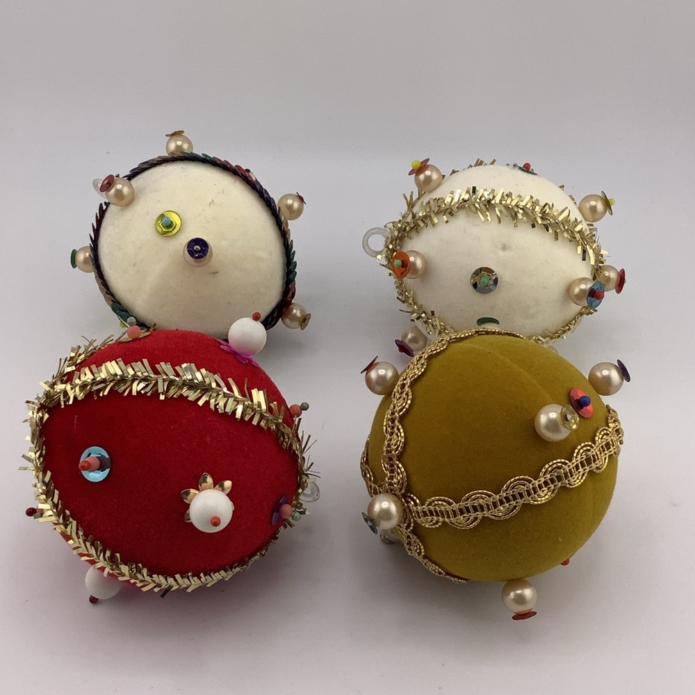 (4) Vintage Decorative Soft Christmas Ball Ornaments - Picture 2 of 4